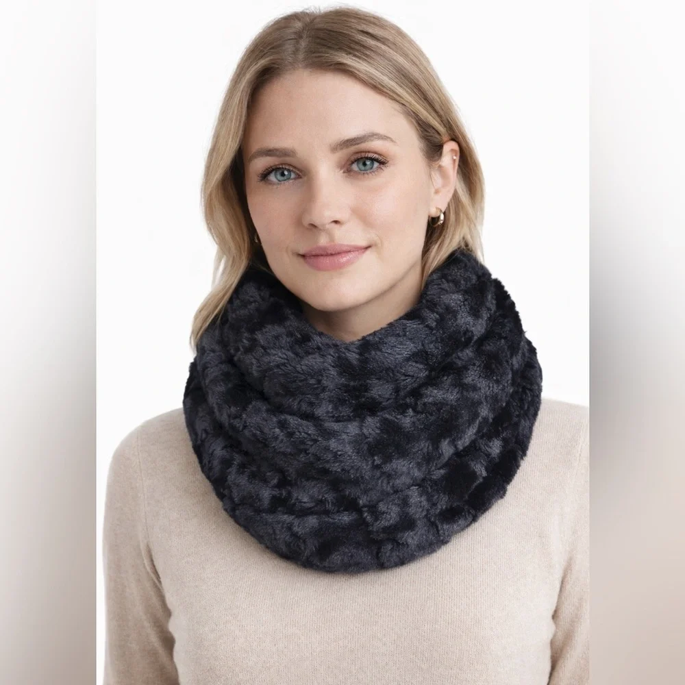 Vera Bradley Black Textured Faux Fur Rectangular Scarf